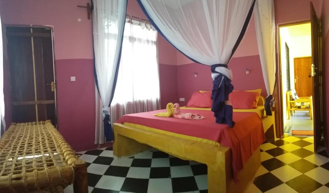 La Locanda Lodge - Apartment, 4 Double Rooms & Kitchen Near The Beach 江比阿 外观 照片